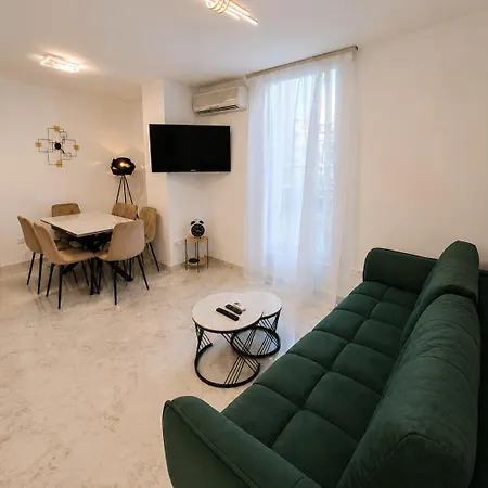 Edi- Newly Renovated With Balcony Apartment