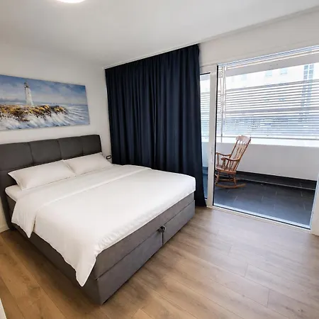 Edi- Newly Renovated With Balcony *