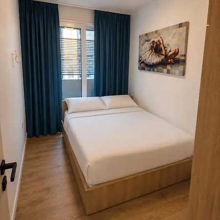 Edi- Newly Renovated With Balcony * Split