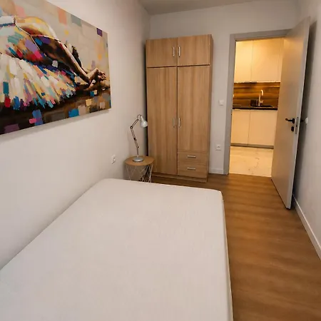 Edi- Newly Renovated With Balcony Apartment *